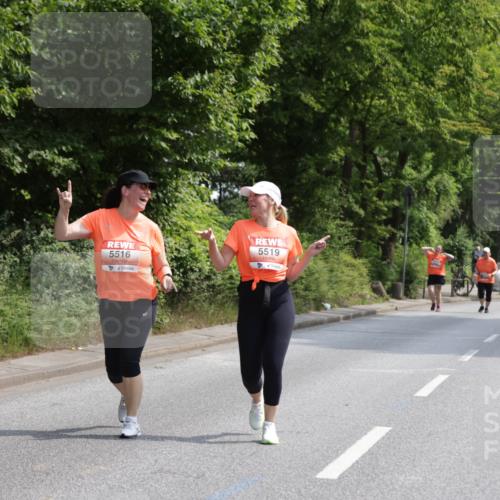 15.06.2025 - REWE Women's Run Jannik Wohlers http://msf.ph/oto/7946683 15.06.2025 10:21:22 Laufen 5516, 5519 meine-sportfotos.de