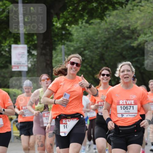 15.06.2025 - REWE Women's Run Jannik Wohlers http://msf.ph/oto/7946733 15.06.2025 08:30:10 Laufen 10, 10671 meine-sportfotos.de