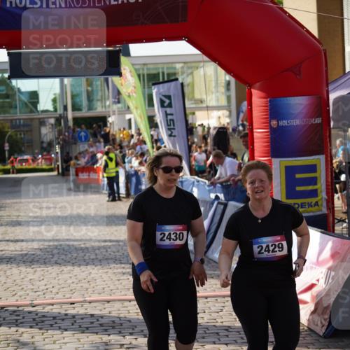 13.06.2025 - Holstenköstenlauf Felixshl http://msf.ph/oto/7947046 13.06.2025 18:13:40 Laufen 2429, 2430 meine-sportfotos.de