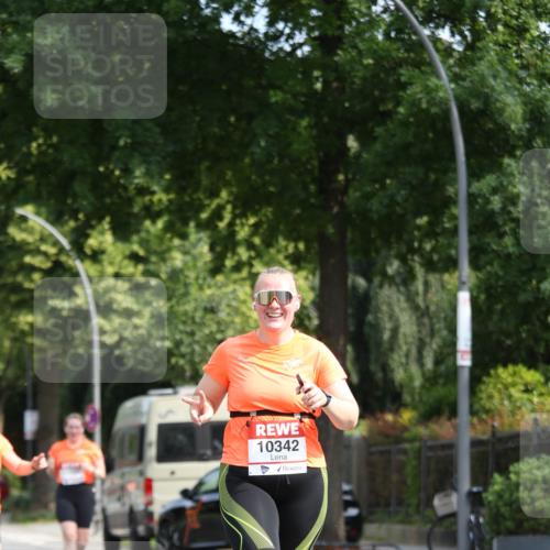 15.06.2025 - REWE Women's Run Jannik Wohlers http://msf.ph/oto/7947655 15.06.2025 09:46:02 Laufen 10342 meine-sportfotos.de