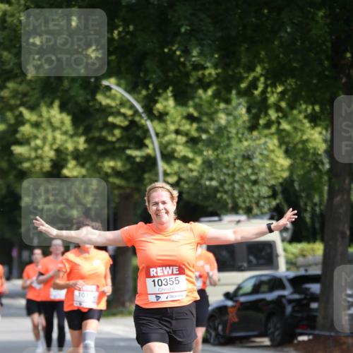 15.06.2025 - REWE Women's Run Jannik Wohlers http://msf.ph/oto/7947692 15.06.2025 09:46:04 Laufen 10355 meine-sportfotos.de