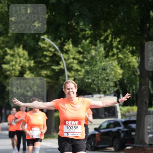 15.06.2025 - REWE Women's Run Jannik Wohlers http://msf.ph/oto/7947694 15.06.2025 09:46:04 Laufen 10355 meine-sportfotos.de