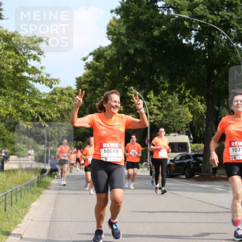15.06.2025 - REWE Women's Run Jannik Wohlers http://msf.ph/oto/7947756 15.06.2025 09:46:08 Laufen 10649, 10315 meine-sportfotos.de