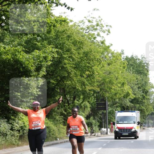 15.06.2025 - REWE Women's Run Jannik Wohlers http://msf.ph/oto/7947836 15.06.2025 10:23:52 Laufen 5338, 5409 meine-sportfotos.de