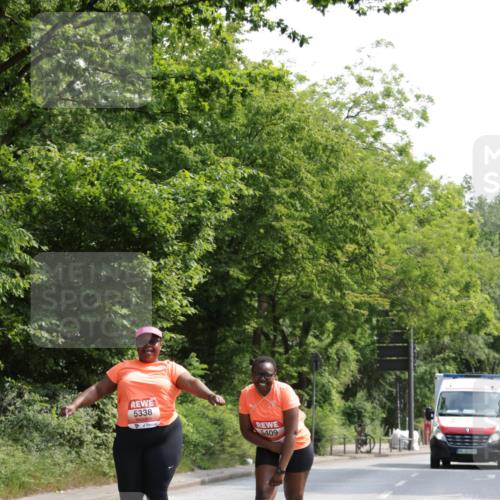 15.06.2025 - REWE Women's Run Jannik Wohlers http://msf.ph/oto/7947903 15.06.2025 10:23:53 Laufen 5338, 5409 meine-sportfotos.de