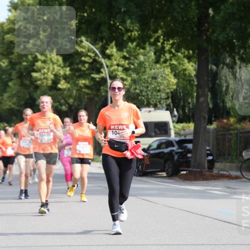 15.06.2025 - REWE Women's Run Jannik Wohlers http://msf.ph/oto/7948178 15.06.2025 09:46:34 Laufen 10425, 1047, 104, 10698, 107 meine-sportfotos.de