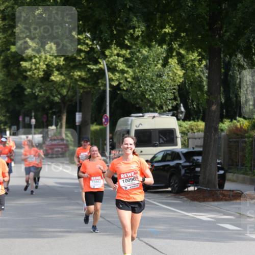 15.06.2025 - REWE Women's Run Jannik Wohlers http://msf.ph/oto/7948543 15.06.2025 09:47:08 Laufen 101, 10862, 10096 meine-sportfotos.de