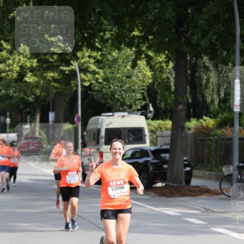 15.06.2025 - REWE Women's Run Jannik Wohlers http://msf.ph/oto/7948552 15.06.2025 09:47:08 Laufen 10096 meine-sportfotos.de