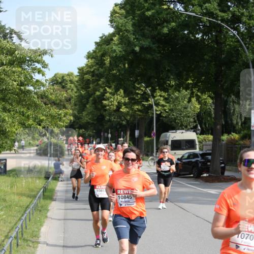 15.06.2025 - REWE Women's Run Jannik Wohlers http://msf.ph/oto/7949173 15.06.2025 09:47:49 Laufen 1085, 10845 meine-sportfotos.de
