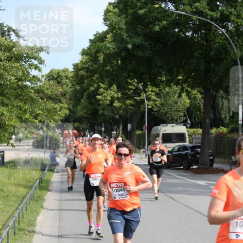 15.06.2025 - REWE Women's Run Jannik Wohlers http://msf.ph/oto/7949176 15.06.2025 09:47:50 Laufen 10857, 10845, 1012, 10 meine-sportfotos.de