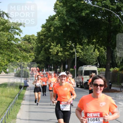 15.06.2025 - REWE Women's Run Jannik Wohlers http://msf.ph/oto/7949200 15.06.2025 09:47:51 Laufen 10857, 10845 meine-sportfotos.de