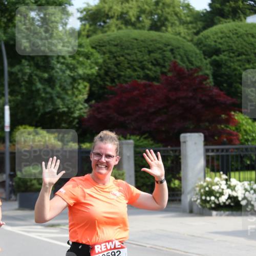 15.06.2025 - REWE Women's Run Jannik Wohlers http://msf.ph/oto/7949389 15.06.2025 09:48:01 Laufen 10592 meine-sportfotos.de