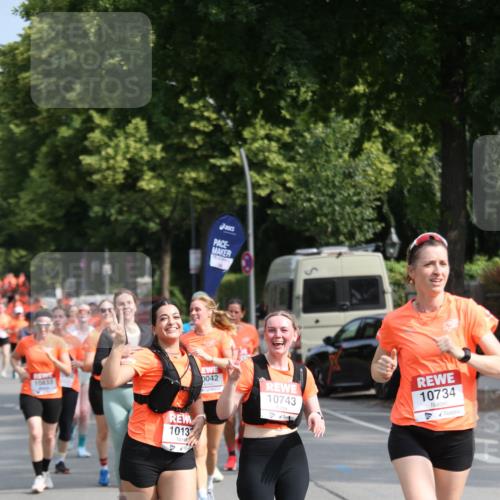 15.06.2025 - REWE Women's Run Jannik Wohlers http://msf.ph/oto/7949471 15.06.2025 09:48:06 Laufen 10833, 93, 1013, 0042, 10743, 10734 meine-sportfotos.de