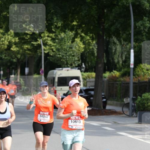 15.06.2025 - REWE Women's Run Jannik Wohlers http://msf.ph/oto/7949641 15.06.2025 09:48:17 Laufen 10242, 10613 meine-sportfotos.de