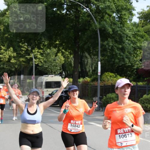 15.06.2025 - REWE Women's Run Jannik Wohlers http://msf.ph/oto/7949669 15.06.2025 09:48:19 Laufen 10242, 10613 meine-sportfotos.de