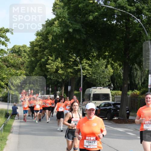15.06.2025 - REWE Women's Run Jannik Wohlers http://msf.ph/oto/7949711 15.06.2025 09:48:24 Laufen 10806, 1035, 10477, 1073 meine-sportfotos.de