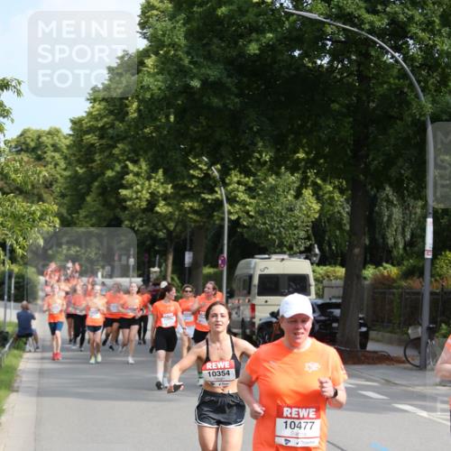 15.06.2025 - REWE Women's Run Jannik Wohlers http://msf.ph/oto/7949716 15.06.2025 09:48:25 Laufen 10354, 10477 meine-sportfotos.de