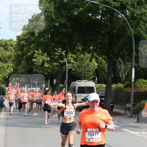 15.06.2025 - REWE Women's Run Jannik Wohlers http://msf.ph/oto/7949721 15.06.2025 09:48:25 Laufen 10354, 10477 meine-sportfotos.de
