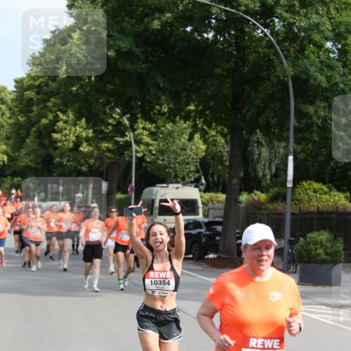 15.06.2025 - REWE Women's Run Jannik Wohlers http://msf.ph/oto/7949737 15.06.2025 09:48:25 Laufen 10354, 10477 meine-sportfotos.de