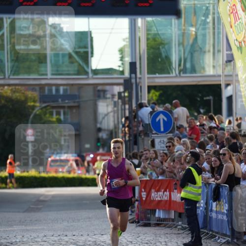 13.06.2025 - Holstenköstenlauf Felixshl http://msf.ph/oto/7949800 13.06.2025 19:35:48 Laufen 2700 meine-sportfotos.de