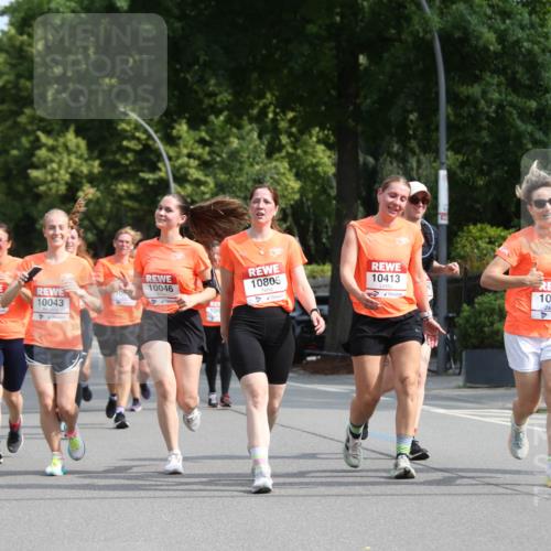 15.06.2025 - REWE Women's Run Jannik Wohlers http://msf.ph/oto/7949805 15.06.2025 09:48:33 Laufen 0017, 10046, 10383, 10043, 106, 10805, 10542, 10413, 10844 meine-sportfotos.de