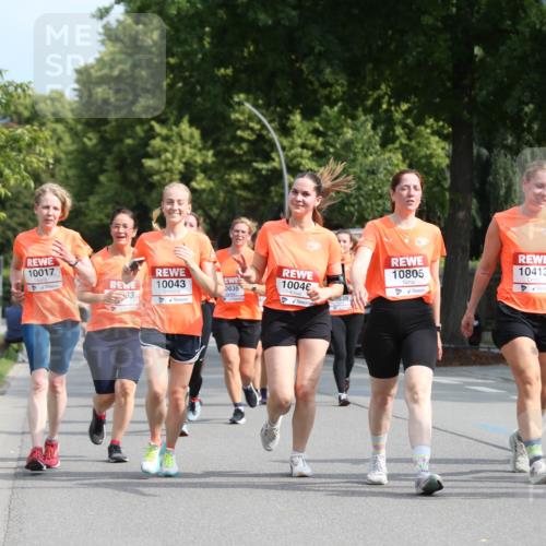 15.06.2025 - REWE Women's Run Jannik Wohlers http://msf.ph/oto/7949813 15.06.2025 09:48:33 Laufen 10017, 33, 10043, 0836, 1004, 638, 10805, 10413, 50, 4 meine-sportfotos.de