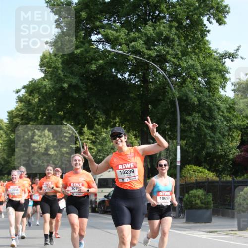 15.06.2025 - REWE Women's Run Jannik Wohlers http://msf.ph/oto/7949948 15.06.2025 09:48:48 Laufen 10, 10648, 107, 10239, 10650 meine-sportfotos.de