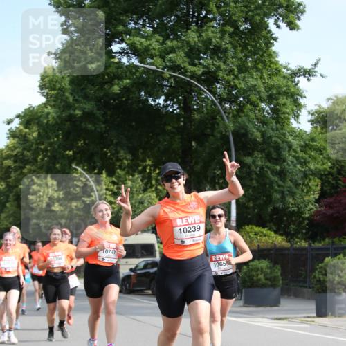 15.06.2025 - REWE Women's Run Jannik Wohlers http://msf.ph/oto/7949955 15.06.2025 09:48:49 Laufen 10648, 0398, 10747, 10239, 4, 10656 meine-sportfotos.de