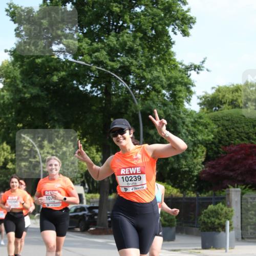 15.06.2025 - REWE Women's Run Jannik Wohlers http://msf.ph/oto/7949968 15.06.2025 09:48:49 Laufen 10398, 107, 10239 meine-sportfotos.de