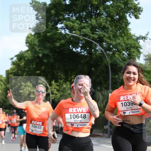 15.06.2025 - REWE Women's Run Jannik Wohlers http://msf.ph/oto/7950032 15.06.2025 09:48:53 Laufen 10648, 1039, 10632 meine-sportfotos.de