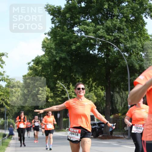 15.06.2025 - REWE Women's Run Jannik Wohlers http://msf.ph/oto/7950081 15.06.2025 09:49:02 Laufen 10418, 10685 meine-sportfotos.de