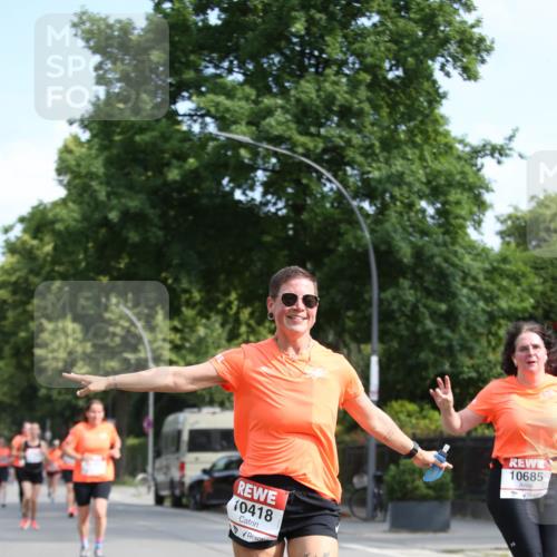 15.06.2025 - REWE Women's Run Jannik Wohlers http://msf.ph/oto/7950106 15.06.2025 09:49:03 Laufen 10418, 10685 meine-sportfotos.de