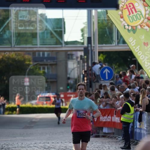 13.06.2025 - Holstenköstenlauf Felixshl http://msf.ph/oto/7950280 13.06.2025 19:36:20 Laufen 2409, 2552 meine-sportfotos.de