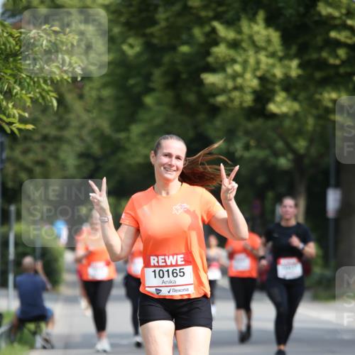 15.06.2025 - REWE Women's Run Jannik Wohlers http://msf.ph/oto/7950392 15.06.2025 09:49:24 Laufen 10165 meine-sportfotos.de