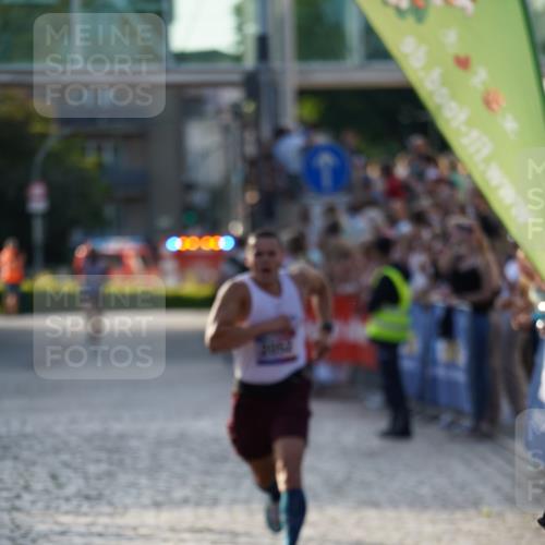 13.06.2025 - Holstenköstenlauf Felixshl http://msf.ph/oto/7950448 13.06.2025 19:36:29 Laufen 2052 meine-sportfotos.de
