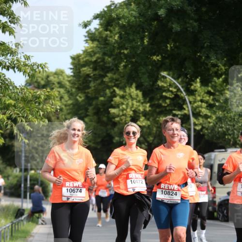 15.06.2025 - REWE Women's Run Jannik Wohlers http://msf.ph/oto/7950551 15.06.2025 09:49:34 Laufen 10472, 10674, 4, 70, 10824, 9220, 11 meine-sportfotos.de