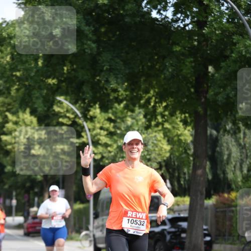 15.06.2025 - REWE Women's Run Jannik Wohlers http://msf.ph/oto/7950649 15.06.2025 09:49:42 Laufen 10532 meine-sportfotos.de