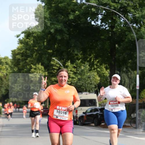 15.06.2025 - REWE Women's Run Jannik Wohlers http://msf.ph/oto/7950737 15.06.2025 09:49:47 Laufen 10316, 10169 meine-sportfotos.de