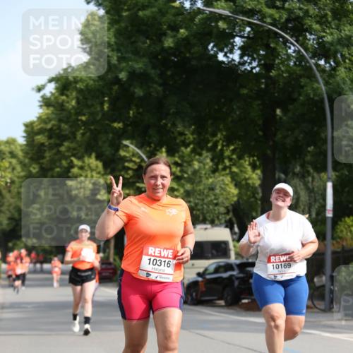 15.06.2025 - REWE Women's Run Jannik Wohlers http://msf.ph/oto/7950740 15.06.2025 09:49:47 Laufen 10316, 10169 meine-sportfotos.de
