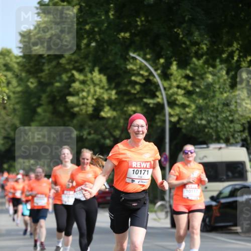 15.06.2025 - REWE Women's Run Jannik Wohlers http://msf.ph/oto/7950875 15.06.2025 09:50:08 Laufen 10171, 10117 meine-sportfotos.de