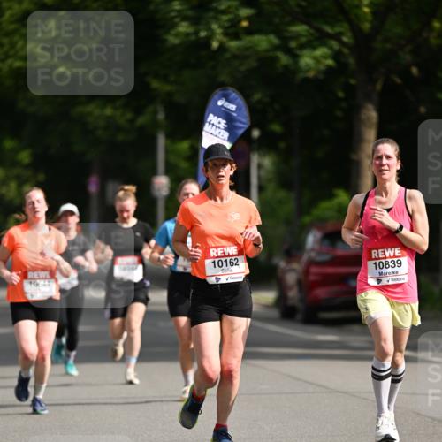 15.06.2025 - REWE Women's Run Dr. Thomas Lammeyer http://msf.ph/oto/7951130 15.06.2025 09:36:52 Laufen 10644, 10162, 10839 meine-sportfotos.de