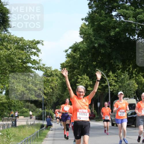 15.06.2025 - REWE Women's Run Jannik Wohlers http://msf.ph/oto/7951243 15.06.2025 09:50:30 Laufen 10253, 10759, 10, 10238 meine-sportfotos.de