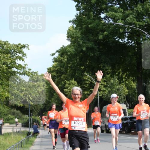 15.06.2025 - REWE Women's Run Jannik Wohlers http://msf.ph/oto/7951257 15.06.2025 09:50:30 Laufen 10759, 0463, 10253, 10238, 10791, 0064 meine-sportfotos.de