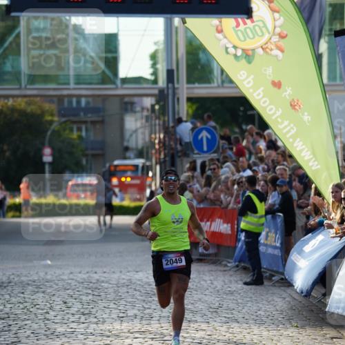 13.06.2025 - Holstenköstenlauf Felixshl http://msf.ph/oto/7951339 13.06.2025 19:37:55 Laufen 2049, 2069 meine-sportfotos.de