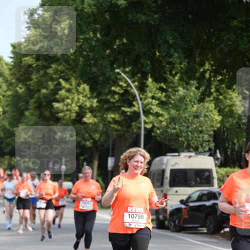 15.06.2025 - REWE Women's Run Jannik Wohlers http://msf.ph/oto/7951908 15.06.2025 09:51:44 Laufen 10798 meine-sportfotos.de