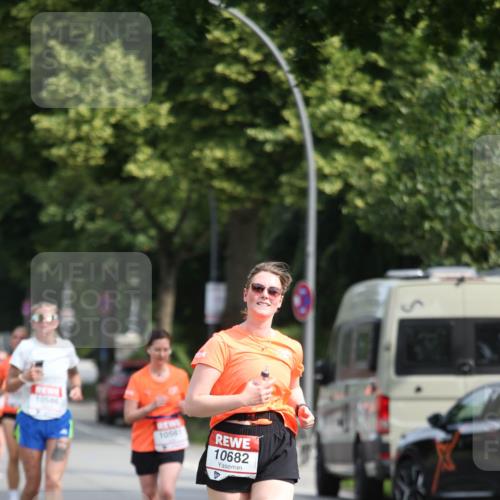15.06.2025 - REWE Women's Run Jannik Wohlers http://msf.ph/oto/7951966 15.06.2025 09:51:50 Laufen 10546, 1056, 10682 meine-sportfotos.de
