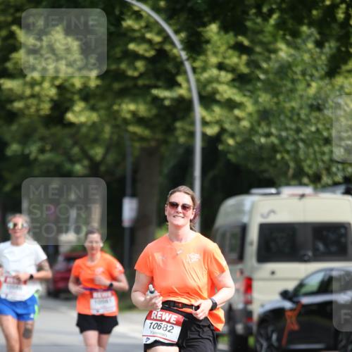 15.06.2025 - REWE Women's Run Jannik Wohlers http://msf.ph/oto/7951976 15.06.2025 09:51:50 Laufen 10682 meine-sportfotos.de