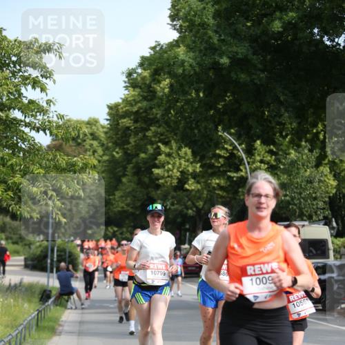 15.06.2025 - REWE Women's Run Jannik Wohlers http://msf.ph/oto/7952054 15.06.2025 09:51:56 Laufen 10799, 586, 1009, 10561 meine-sportfotos.de