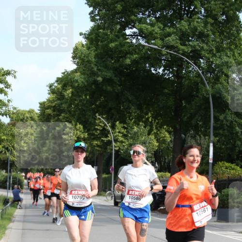 15.06.2025 - REWE Women's Run Jannik Wohlers http://msf.ph/oto/7952089 15.06.2025 09:51:58 Laufen 10799, 10586, 10561 meine-sportfotos.de