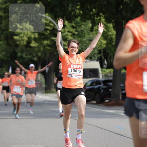 15.06.2025 - REWE Women's Run Jannik Wohlers http://msf.ph/oto/7953896 15.06.2025 08:49:07 Laufen 16763, 1062, 10079, 10496 meine-sportfotos.de